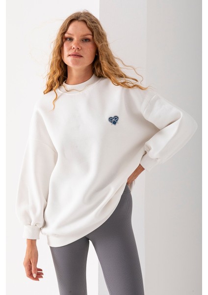 Kadın Bisiklet Yaka Fiyonk Kalp Nakışlı Oversize 3ip Sweatshirt Beyaz - 2629 fırsatları