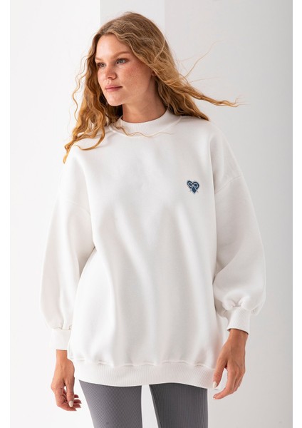 Kadın Bisiklet Yaka Fiyonk Kalp Nakışlı Oversize 3ip Sweatshirt Beyaz - 2629