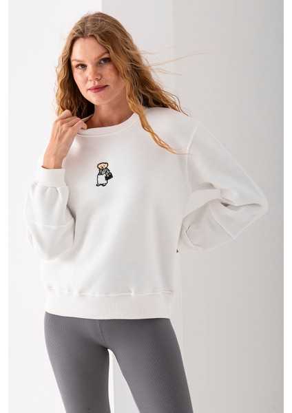 Kadın Bisiklet Yaka Çantalı Ayıcık Nakışlı 3ip Sweatshirt Beyaz - 2626