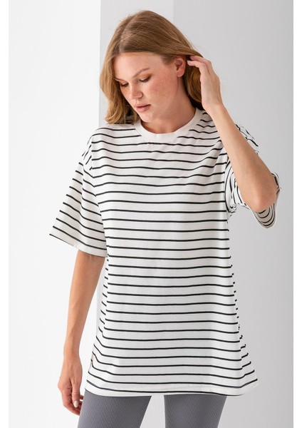 Kadın Bisiklet Yaka Oversize Basic Çizgili T-Shirt Siyah - 25700 fırsatları