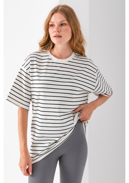 Kadın Bisiklet Yaka Oversize Basic Çizgili T-Shirt Siyah - 25700 indirimleri