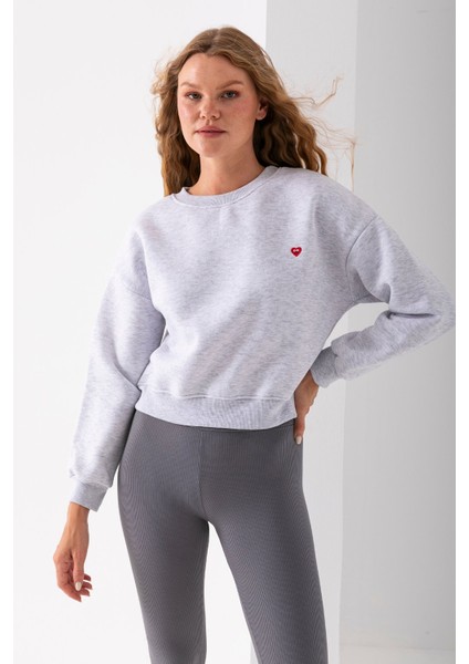 Kadın Bisiklet Yaka Kalp Nakışlı 3ip Crop Sweatshirt Gri - 2669 fırsatları