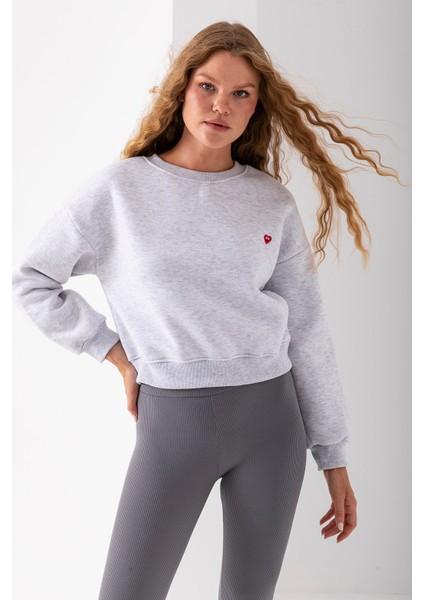 Kadın Bisiklet Yaka Kalp Nakışlı 3ip Crop Sweatshirt Gri - 2669