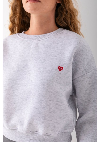 Kadın Bisiklet Yaka Kalp Nakışlı 3ip Crop Sweatshirt Gri - 2669