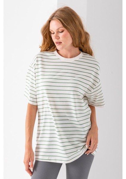 Kadın Bisiklet Yaka Oversize Basic Çizgili T-Shirt Açık Yeşil - 25700