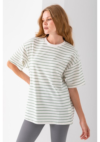 Kadın Bisiklet Yaka Oversize Basic Çizgili T-Shirt Açık Yeşil - 25700 fiyatları