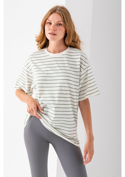 Kadın Bisiklet Yaka Oversize Basic Çizgili T-Shirt Açık Yeşil - 25700 modelleri