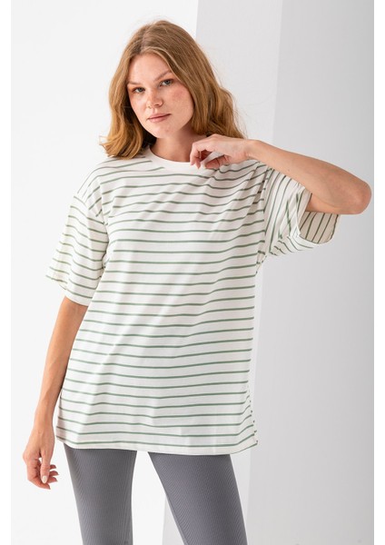 Kadın Bisiklet Yaka Oversize Basic Çizgili T-Shirt Açık Yeşil - 25700 fırsatları