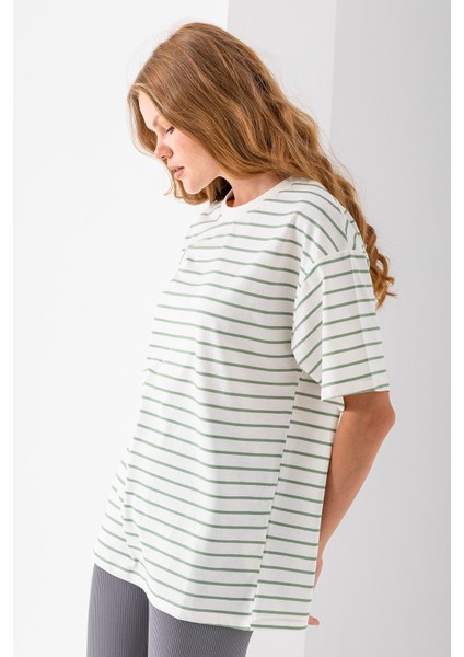 Kadın Bisiklet Yaka Oversize Basic Çizgili T-Shirt Açık Yeşil - 25700 indirimleri