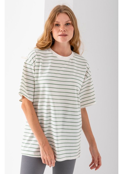 Kadın Bisiklet Yaka Oversize Basic Çizgili T-Shirt Açık Yeşil - 25700