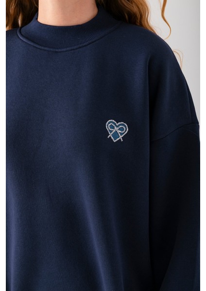 Kadın Bisiklet Yaka Fiyonk Kalp Nakışlı Oversize 3ip Sweatshirt Lacivert - 2629