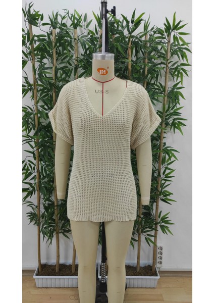 Kadın Kısa Kollu V Yaka Sırt Düğme Detay Triko Bluz fırsatları