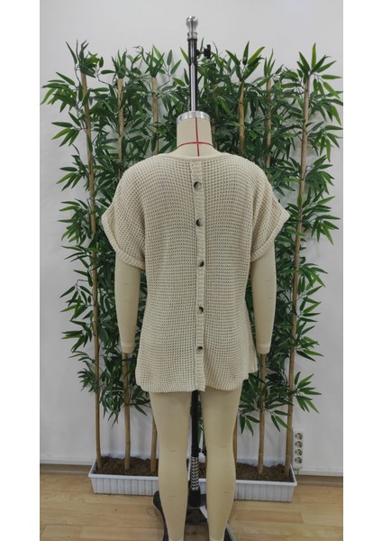 Kadın Kısa Kollu V Yaka Sırt Düğme Detay Triko Bluz indirimleri