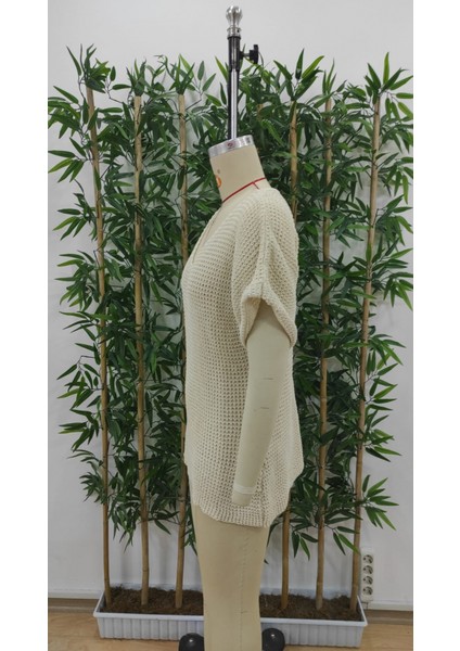 Kadın Kısa Kollu V Yaka Sırt Düğme Detay Triko Bluz