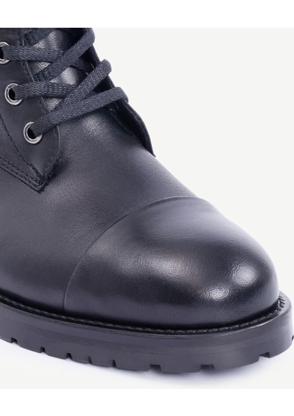 Ince Tabanlı Deri Bağcıklı Bot fiyatları