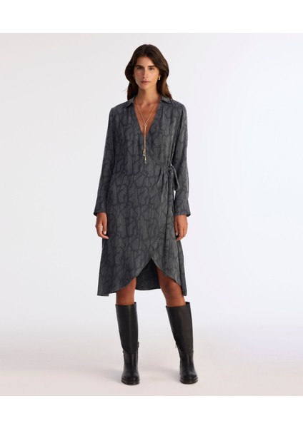 Dar Gömlek Yaka Uzun Kol Elbise