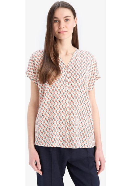 Regular Fit Apaş Yaka Desenli Kısa Kollu Gömlek modelleri