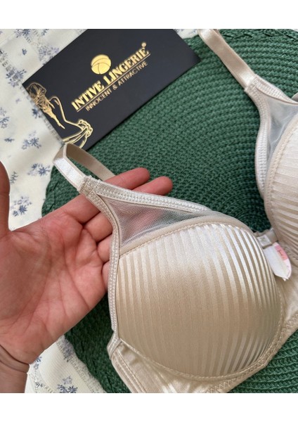 Evelyn Parlak Saten Çizgi Detaylı C Cup Balenli Desteksiz Önü Tül Detaylı Şık Sütyen (Intimmy Love) fırsatları