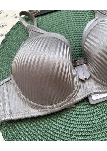 Evelyn Parlak Saten Çizgi Detaylı C Cup Balenli Desteksiz Önü Tül Detaylı Şık Sütyen (Intimmy Love) fırsatları