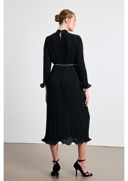 Siyah Balıkçı Yaka Belden Kemer Detaylı Midi Boy Tam Kalıp Elbise indirimleri