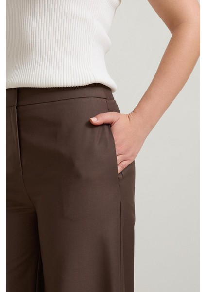 Kahve Bel Detaylı Dar Kalıp Pantolon modelleri