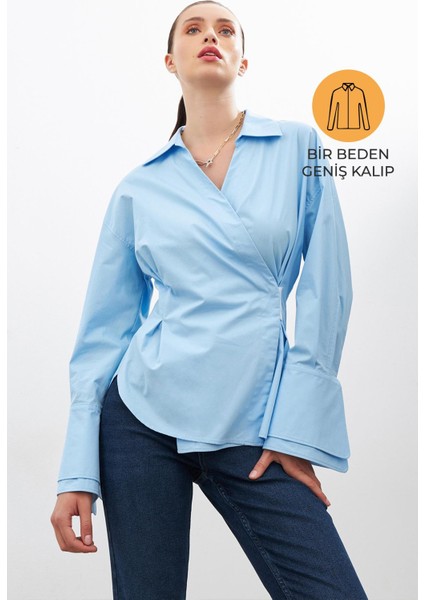 Mavi Belden Detaylı Asimetrik Kapamalı Uzun Kollu Geniş Kesim Gömlek