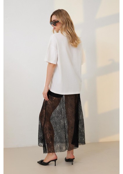 Ekru Yakada Inci ve Baskı Detaylı Bisiklet Yaka Kısa Kollu T-Shirt indirimleri