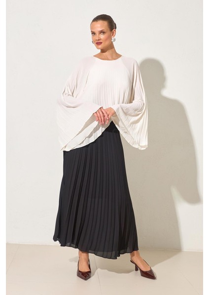 Ekru-Siyah Bisiklet Yaka Plise Detaylı Çift Renkli Midi Boy Elbise