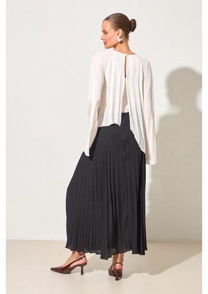 Ekru-Siyah Bisiklet Yaka Plise Detaylı Çift Renkli Midi Boy Elbise fırsatları