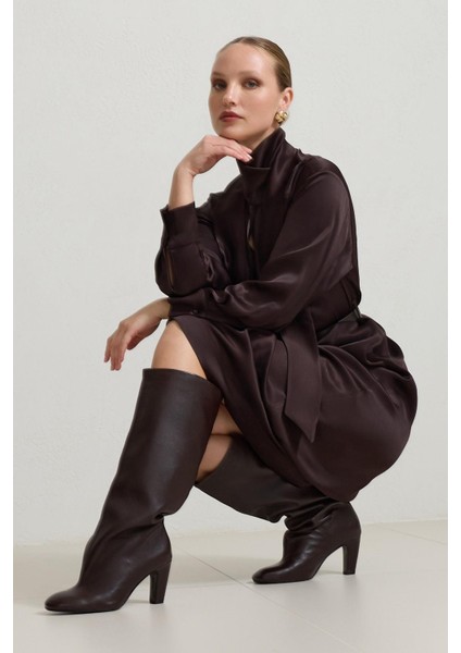 Çikolata Boyun Detaylı Belden Kemerli Elbise