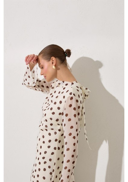 Ekru-Kahve Belden Oturtmalı Yaka ve Kol Detaylı Puantiyeli Elbise fırsatları