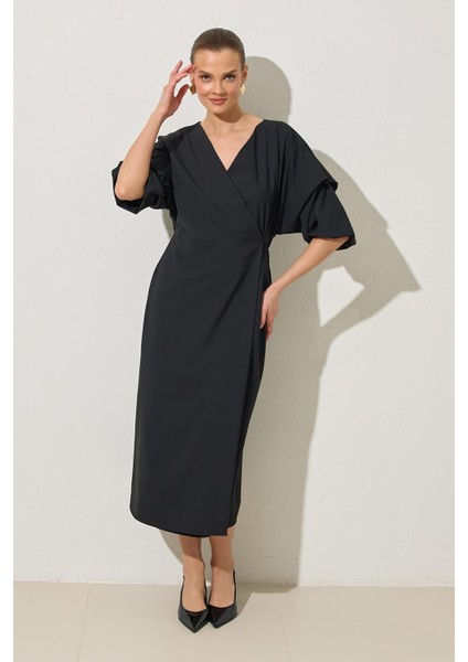 Siyah Yaka ve Kol Detaylı Midi Boy Elbise fiyatları