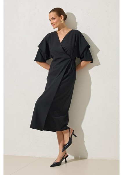 Siyah Yaka ve Kol Detaylı Midi Boy Elbise modelleri