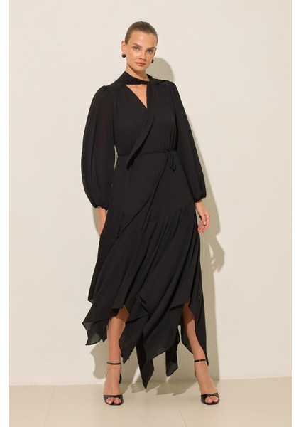 Siyah Boyundan Bağlama Detaylı Rahat Kesim Midi Boy Elbise fiyatları