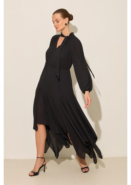 Siyah Boyundan Bağlama Detaylı Rahat Kesim Midi Boy Elbise modelleri