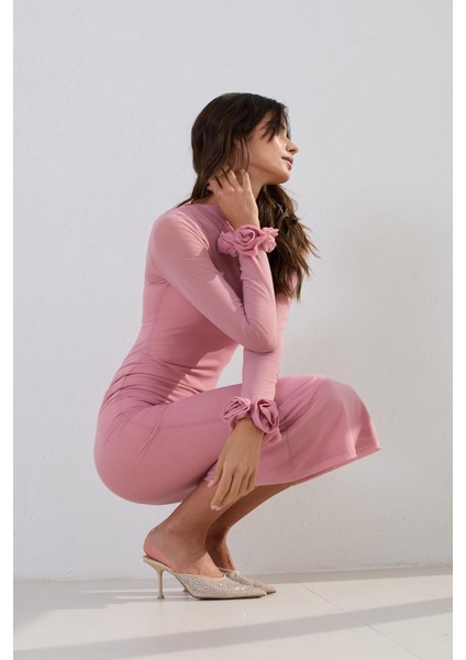 Pembe Dar Kalıp Transparan Ve Kol Detaylı Midi Boy Elbise fırsatları