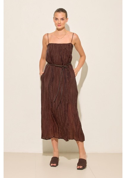 Acı-Kahve Ince Askı Detaylı Kemerli Rahat Kesim Tam Kalıp Elbise modelleri