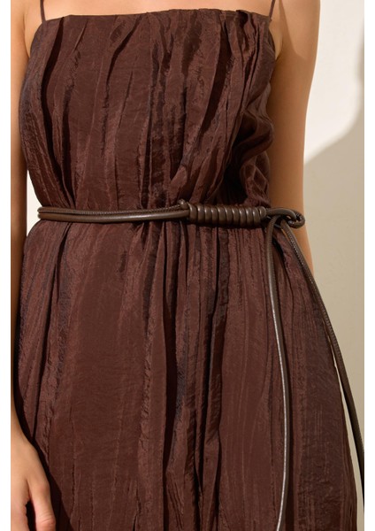 Acı-Kahve Ince Askı Detaylı Kemerli Rahat Kesim Tam Kalıp Elbise fırsatları