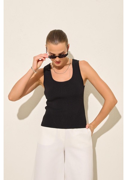 Siyah Kolsuz Crop Triko Bluz fiyatları