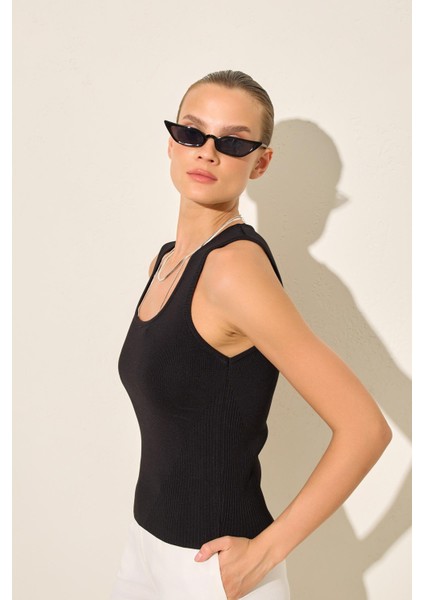 Siyah Kolsuz Crop Triko Bluz modelleri