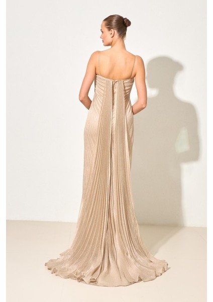 Gold Drapeli Omuz ve Yaka Detaylı Abiye Elbise modelleri