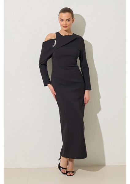 Siyah Kol Detaylı Tam Kalıp Uzun Kollu Elbise