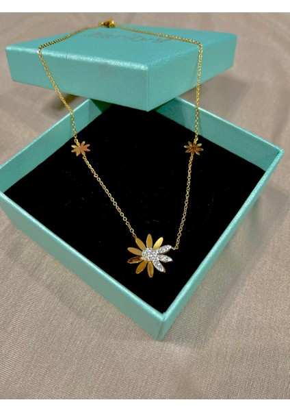 Papatya Model Işıltılı Taşlı Paslanmaz Zincirli Kolye