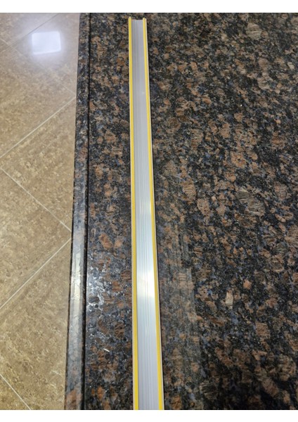 Parke Eşik Çıtası Kendinden Yapışkanlı Beyaz Meşe Renkli Alüminyum Profil 90 Cm/3 Adet.