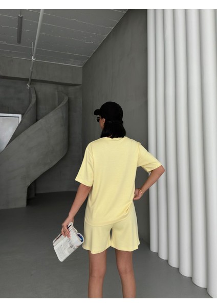 Kadın Modal Kumaş Oversize Salaş Tshirt ve Şort 2'li Takım TKM9812 fiyatları