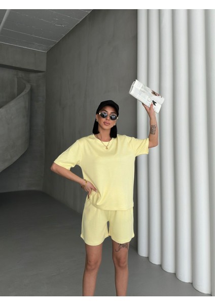 Kadın Modal Kumaş Oversize Salaş Tshirt ve Şort 2'li Takım TKM9812