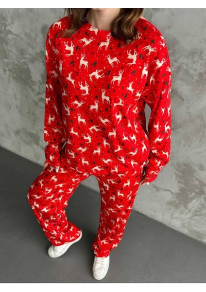 Kadın Geyik Desenli Kırmızı Yılbaşı Temalı Rahat Kalıp Pamuklu Uzun Kollu Pijama Takımı HN1000