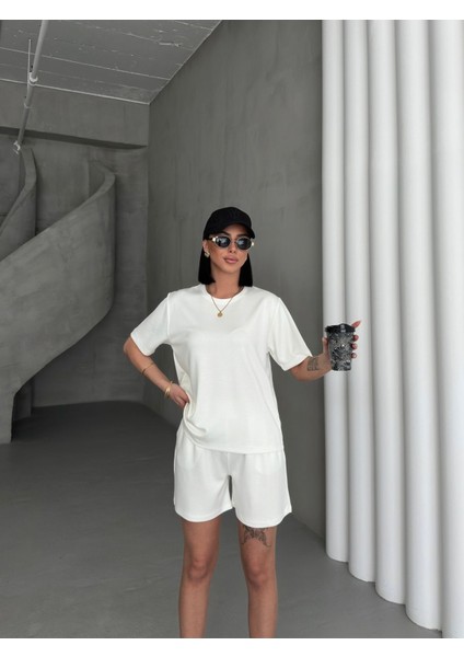 Kadın Modal Kumaş Oversize Salaş Tshirt ve Şort 2'li Takım TKM9812 indirimleri