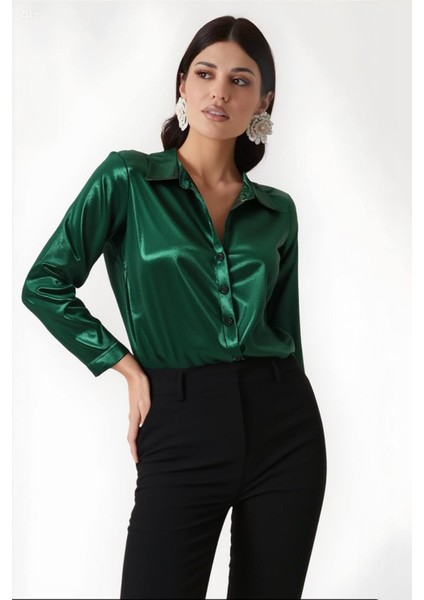 Kadın Zümrüt Yeşili Hafif Dökümlü Saten Yüzeyli Gömlek HZL22W-BD139641