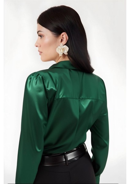 Kadın Zümrüt Yeşili Hafif Dökümlü Saten Yüzeyli Gömlek HZL22W-BD139641 indirimleri